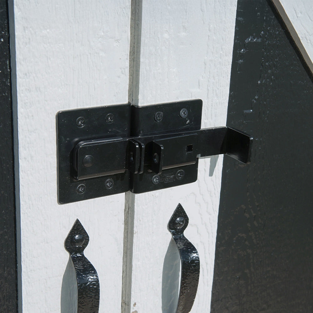 close up on the handle and lock system with handles
