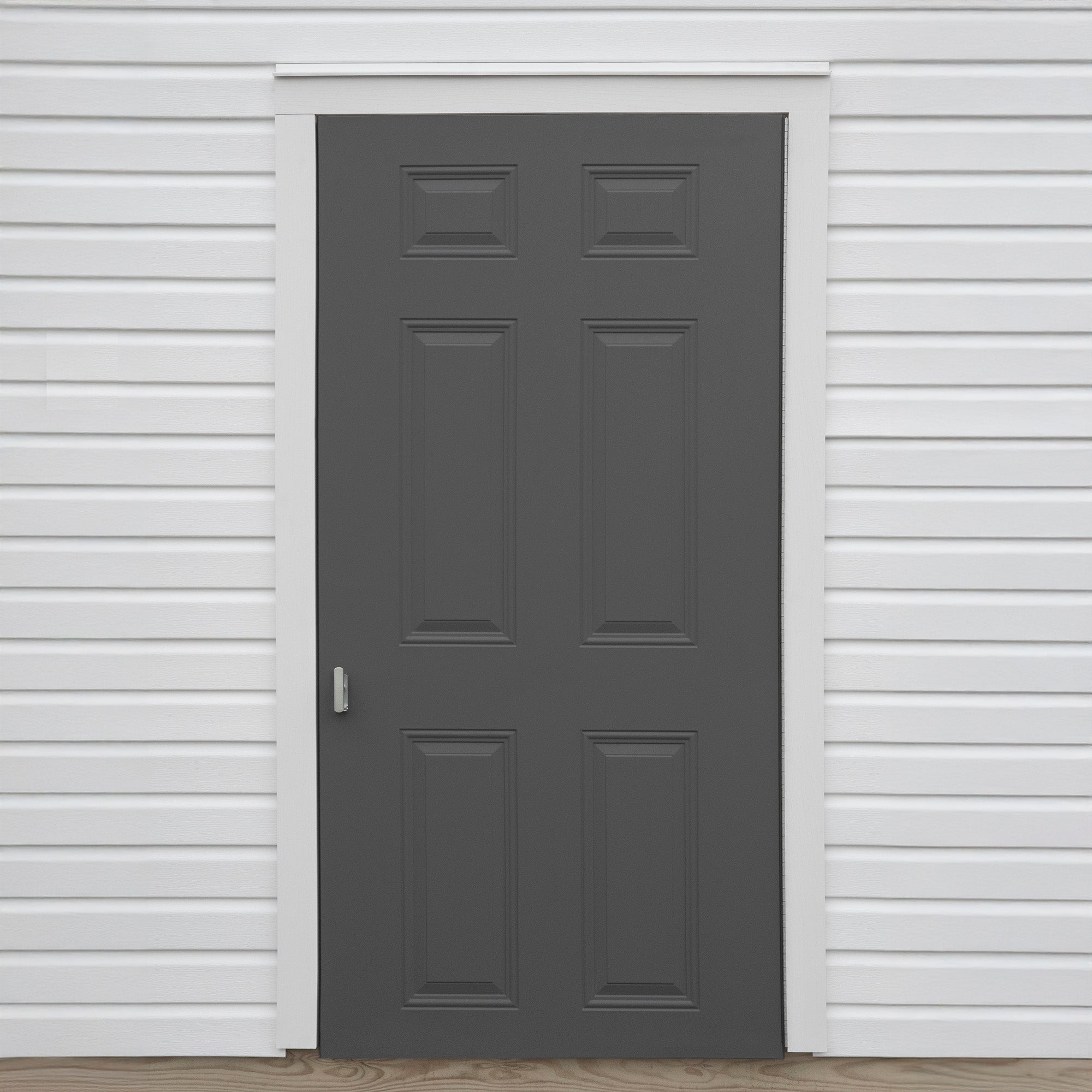 Close up on the single door 